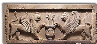 Door lintel with lion-griffins and vase with lotus leaf, Parthian