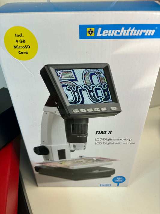 LCD digital microscope with 10–500x magnification