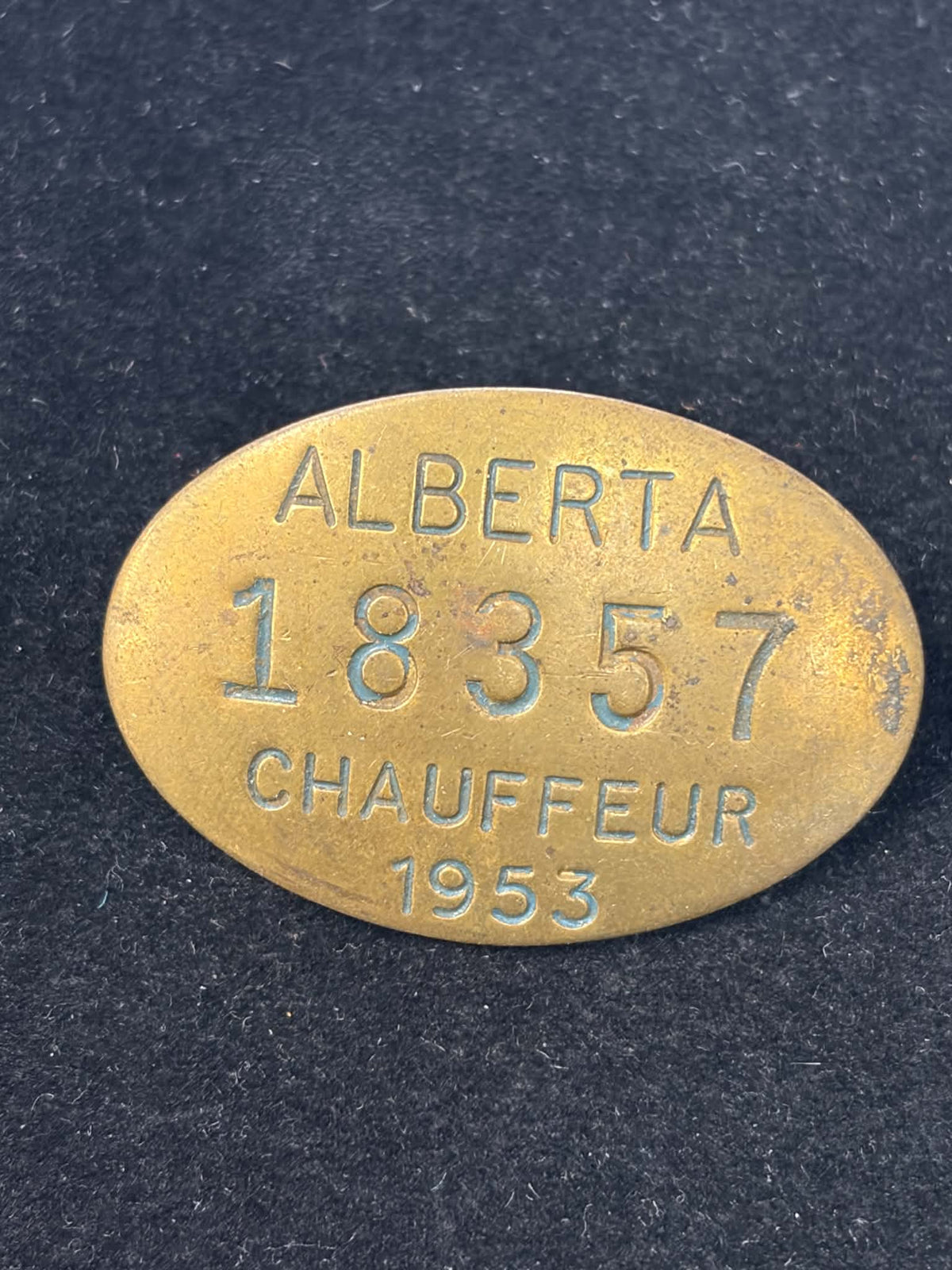 1953 Alberta Chauffeur Badge No. 18357 – Oval, 37.8 × 25.9 mm