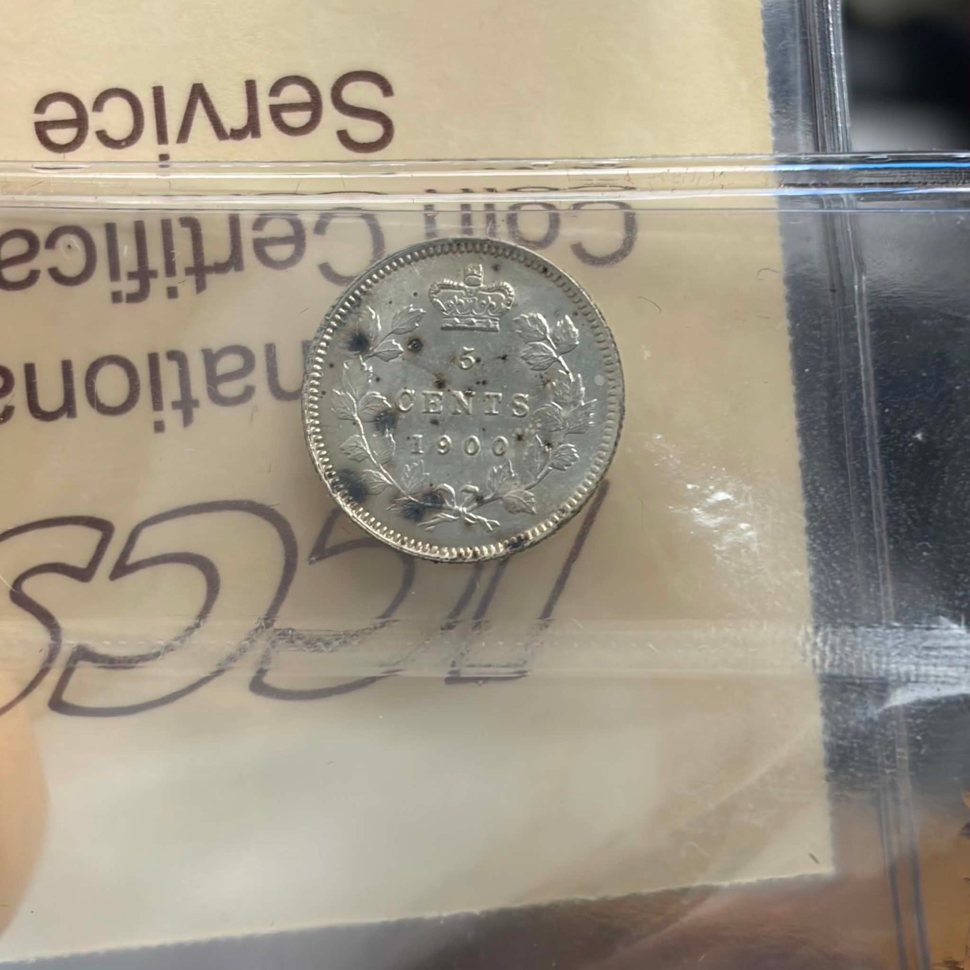 1900 Canadian 5 Cents — reverse showing 5 CENTS 1900 maple wreath in ICCS holder